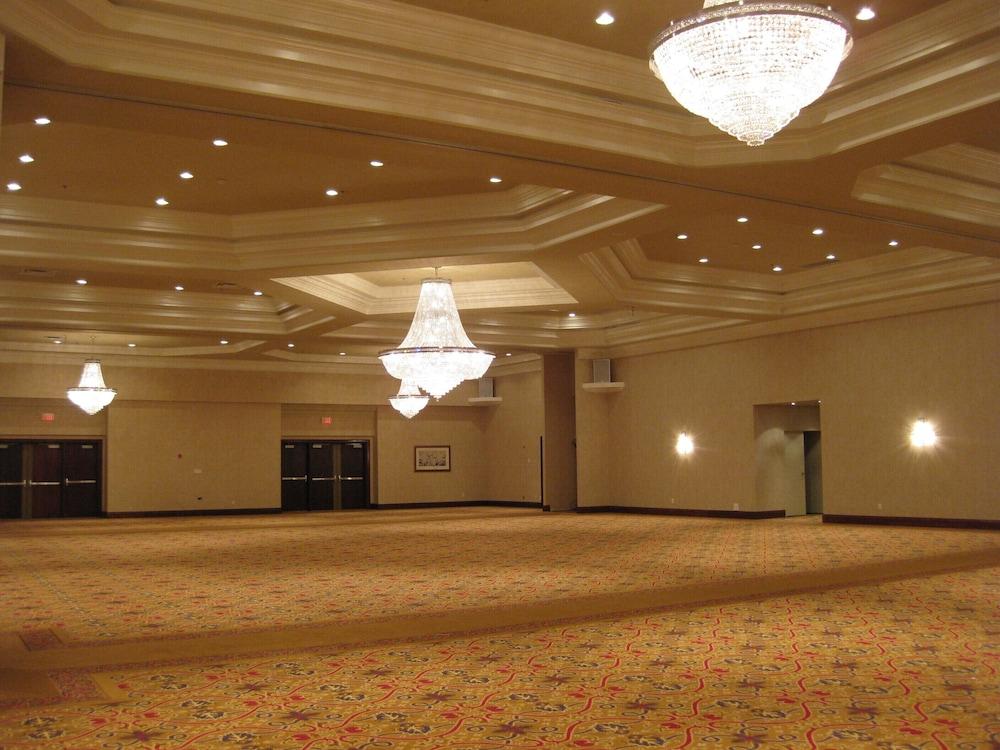 Hamilton Plaza Hotel And Conference Centre Exterior photo